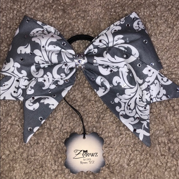 Gray and white cheer bow - Picture 1 of 1
